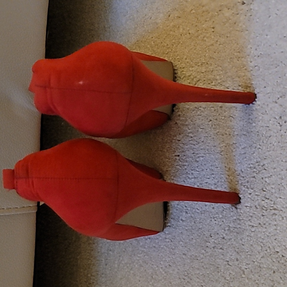Shoe - Picture 2 of 3